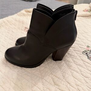 Women's Black Leather High Block Heel Ankle Boot